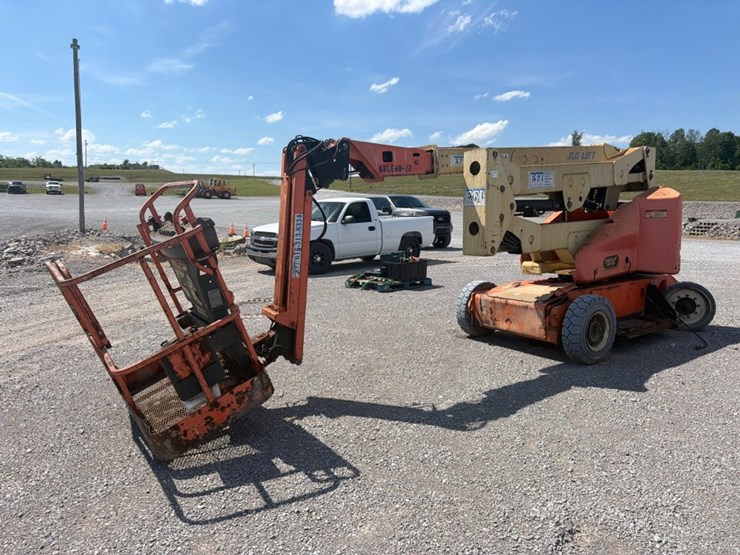 2005-jlg-e400ajp-image-1