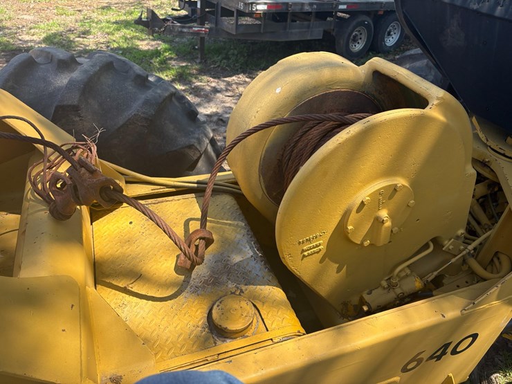 1983-john-deere-640-image-28