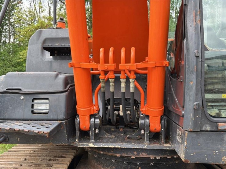 2012-hitachi-zx160-image-36