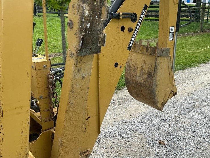 #121-•-2014-magnatrac-mh-7000-crawler-loader-image-49