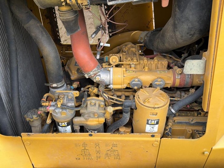 2018-caterpillar-d6k-image-51