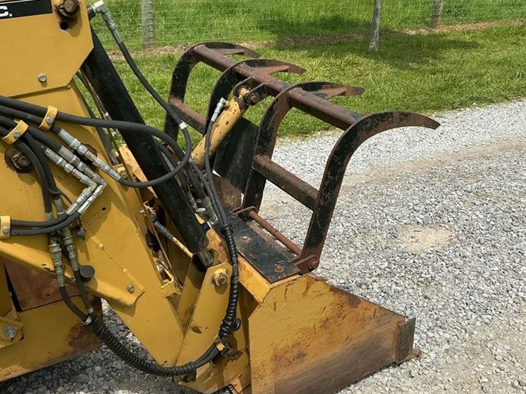#121-•-2014-magnatrac-mh-7000-crawler-loader-image-35
