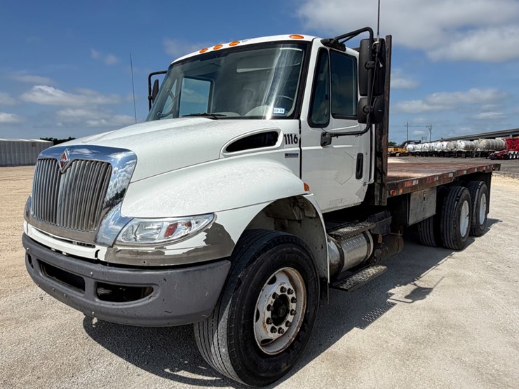 2010-international-4400-image-1