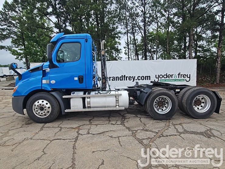 2019-freightliner-cascadia-116-image-2
