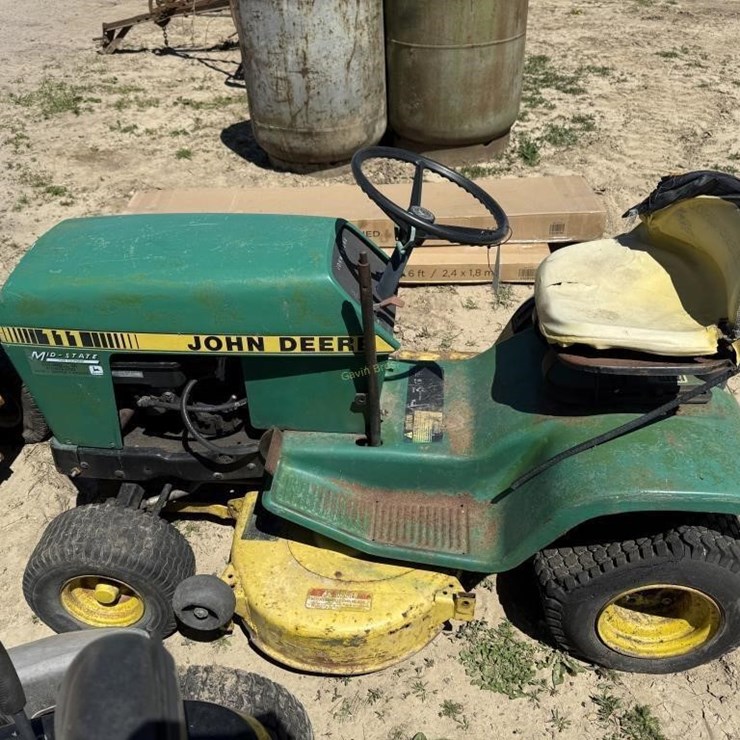 JOHN DEERE 111