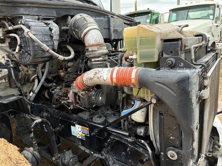 2019-peterbilt-579-image-17
