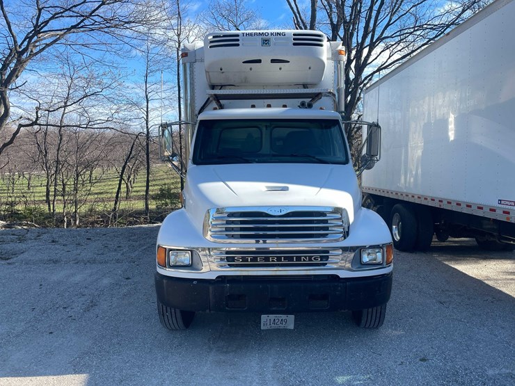 #4198-•-2005-sterling-box-truck-image-2
