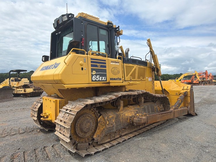 komatsu-d65exi-18-image-4