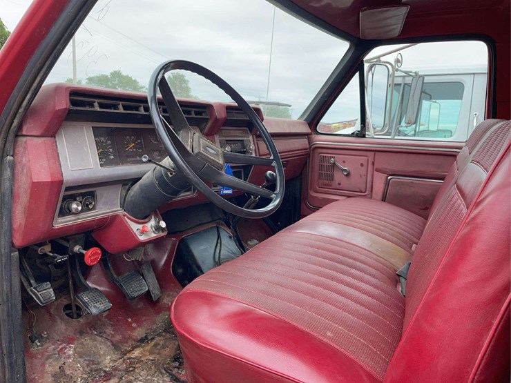 1982-ford-f700-image-3
