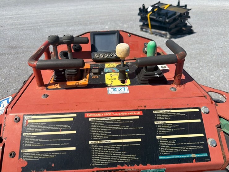 2015-ditch-witch-sk850-image-9