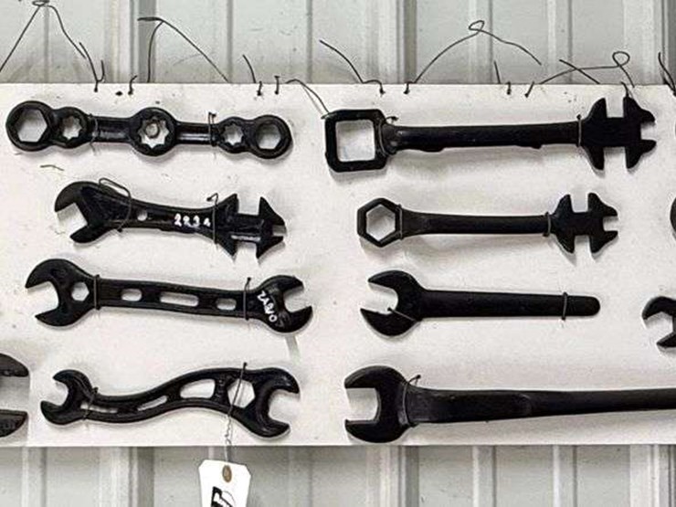 assorted-wrenches-collection-image-1