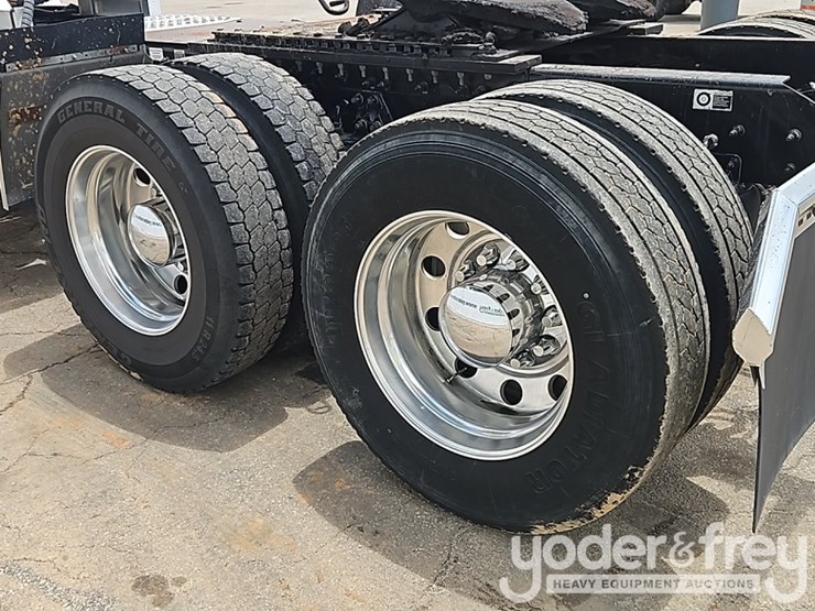 2020-kenworth-t800-image-16
