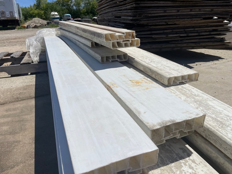 #6079-•-stack-of-plastic-form-boards-image-3
