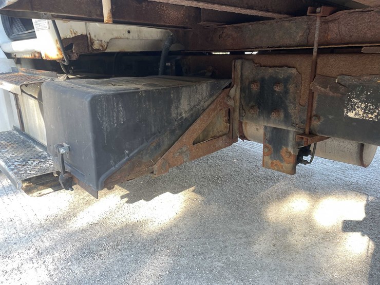 #4198-•-2005-sterling-box-truck-image-32