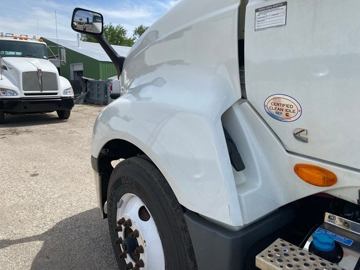2019-international-lt625-day-cab-semi-tractor-image-35