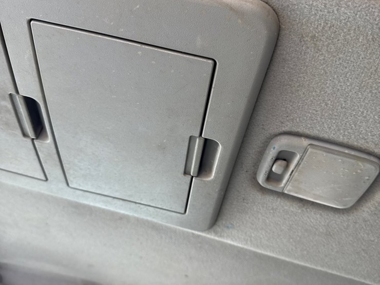 2005-nissan-titan-image-48