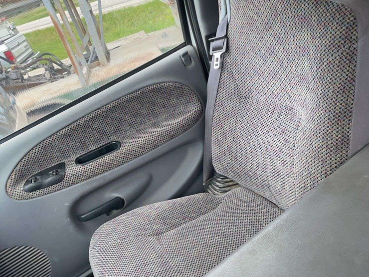 2001-dodge-2500-image-8