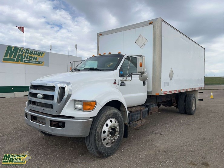 2009-ford-f750-image-1