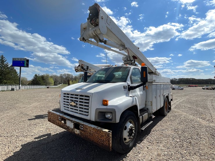 #1302-•-2003-chevrolet-c7500-boom-truck-**non-runner**(has-mn-title)-image-1