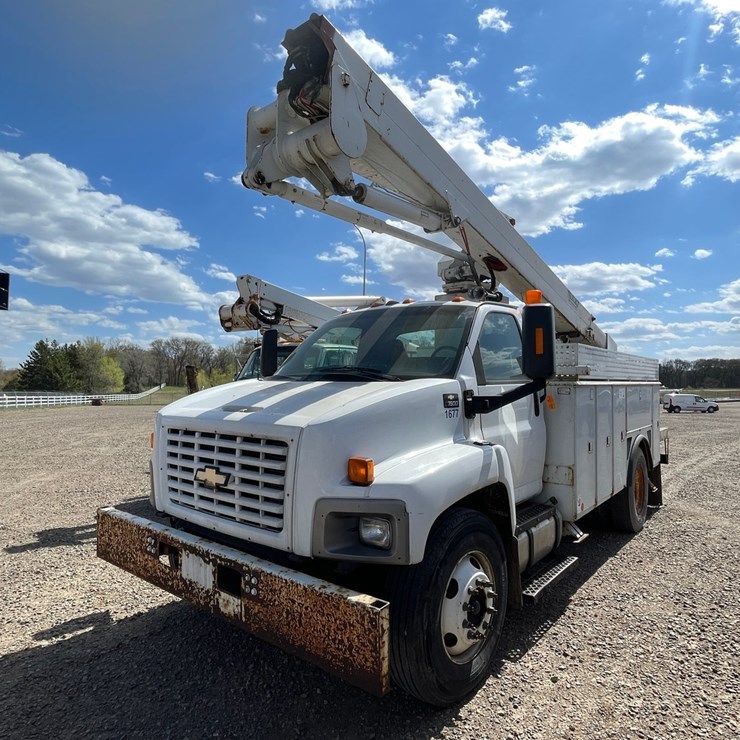 #1302 • 2003 Chevrolet C7500 Boom Truck **Non-Runner**(Has MN Title)