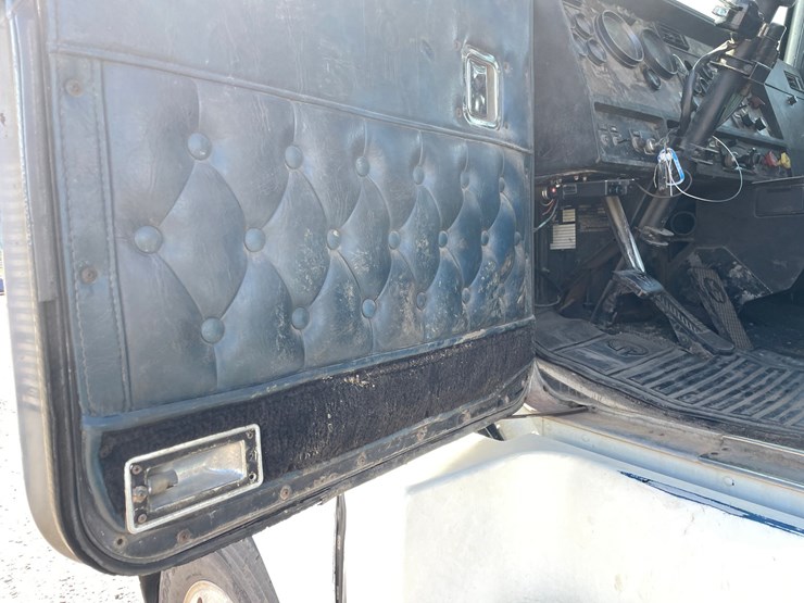 #1316-•-1987-kenworth-vac-truck-(has-mn-title)-image-22