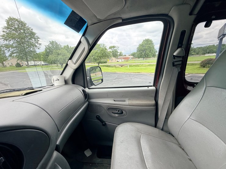 #24064-•-2007-ford-econoline-wagon-van-image-44