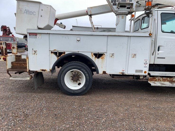 2005-cat-c7-image-24