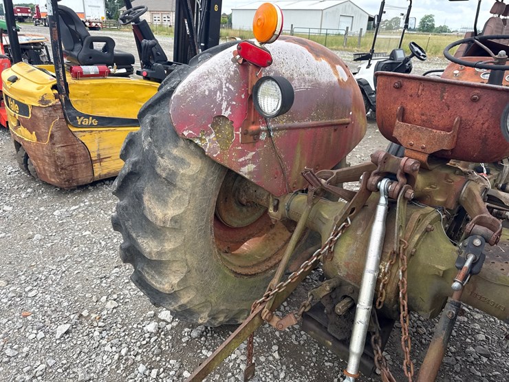 massey-ferguson-135-image-31