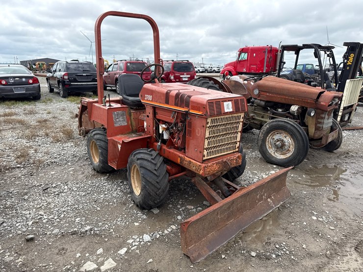 ditch-witch-3700-image-1