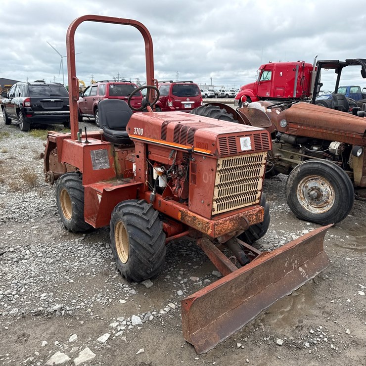 DITCH WITCH 3700