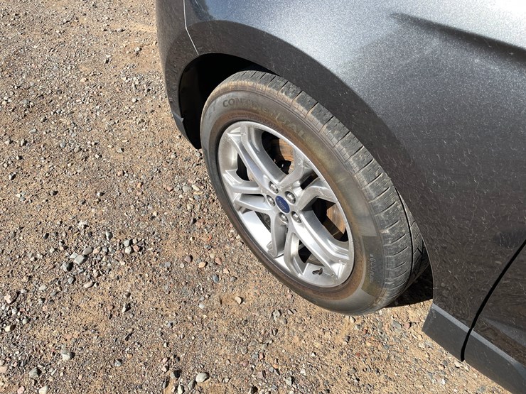 2016-ford-edge-image-9