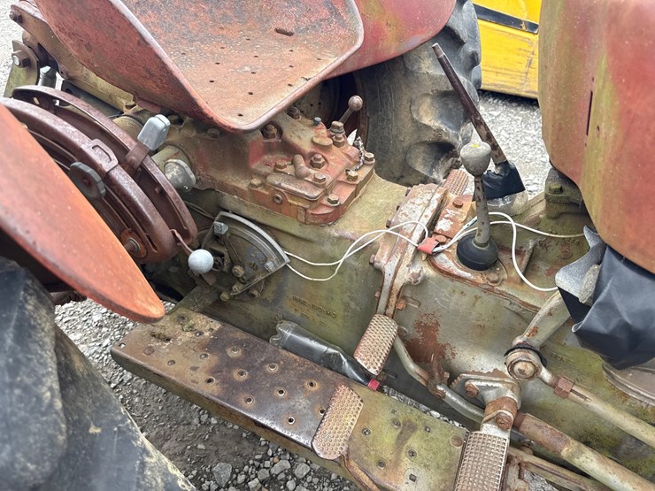 massey-ferguson-135-image-27