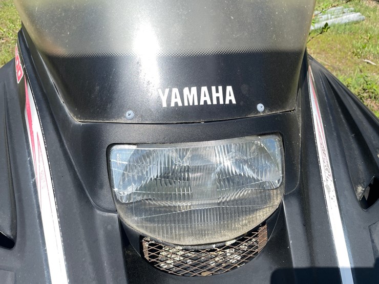 #2857-•-yamaha-snowmobile-(has-registration-card)-(or)-image-4