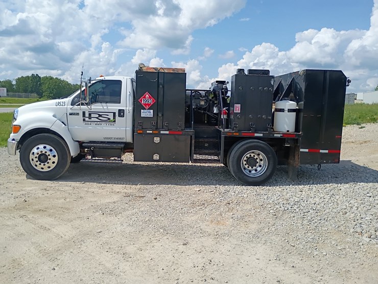 2005-ford-f750-image-3