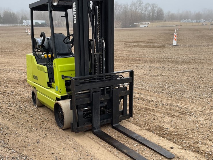 #1000-•-clark-glx30-forklift-image-6