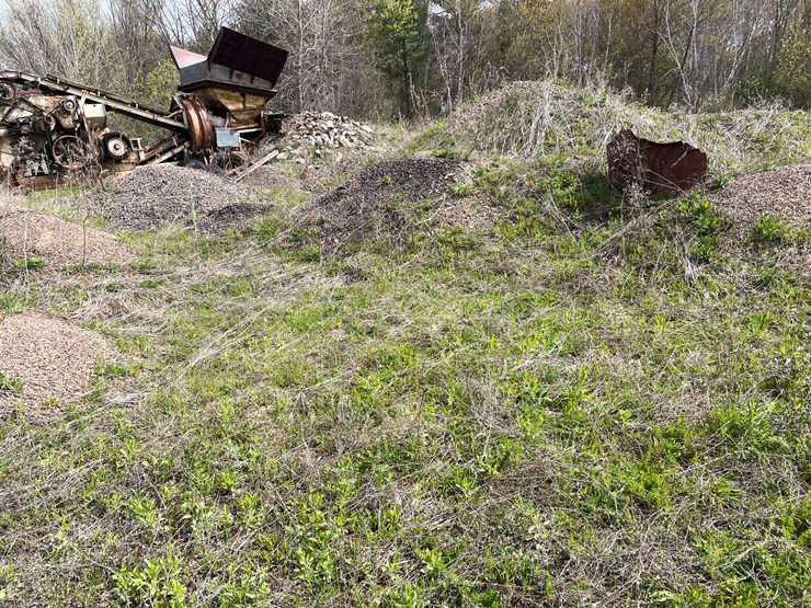 #2824-•-piles-of-material-(g)-image-7