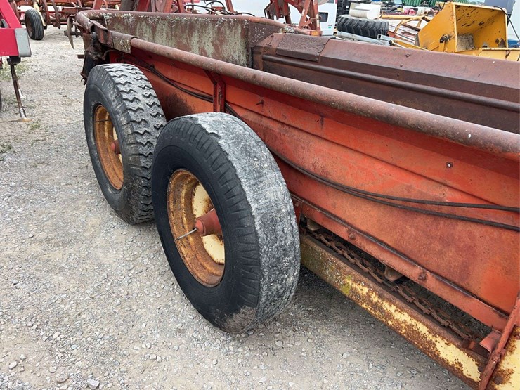 new-holland-679-image-6