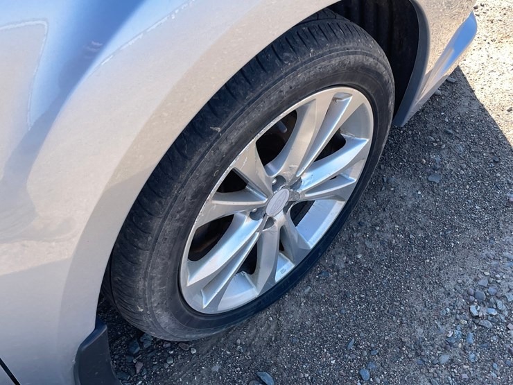 #1404-•-2014-subaru-legacy-(has-mn-title)-image-12