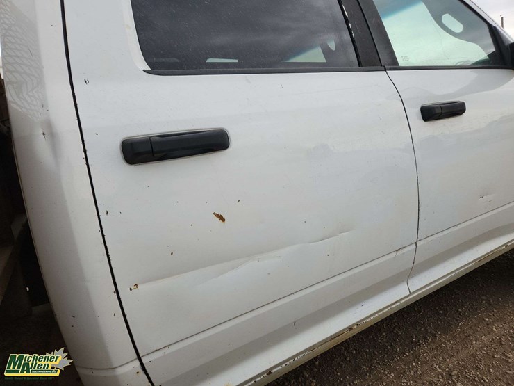2011-dodge-3500-image-26