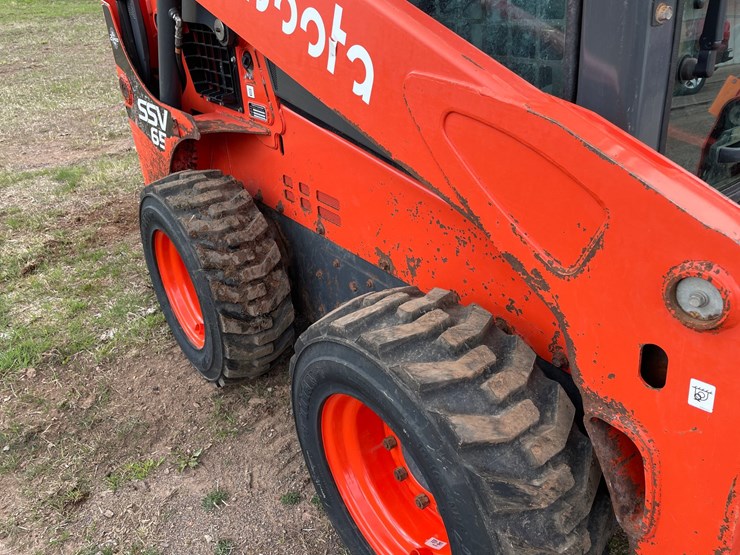 2022-kubota-ssv65-image-31