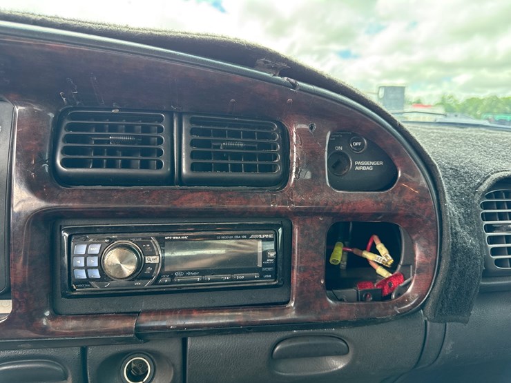 2001-dodge-2500-image-46