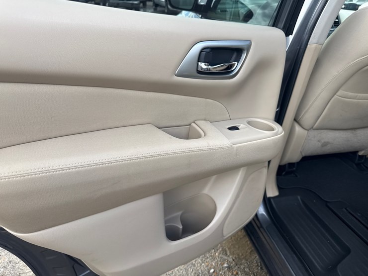 2017-nissan-pathfinder-image-13