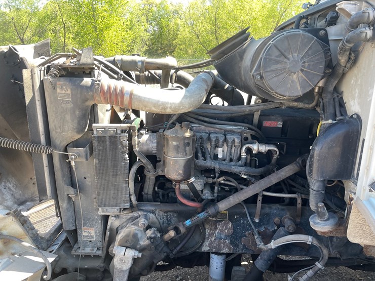 2002-peterbilt-385-image-24