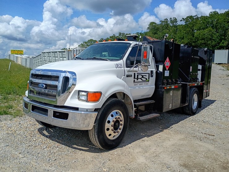 2005-ford-f750-image-1