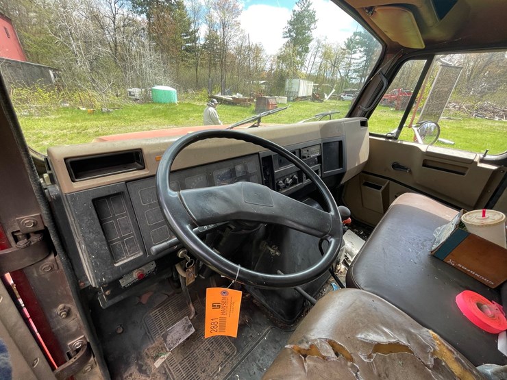 #2881-•-1990-international-sealcoating-truck-(has-wi-title)-(or)-image-33