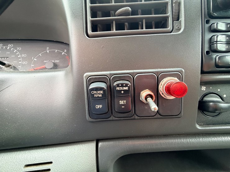 2004-ford-f650-image-43