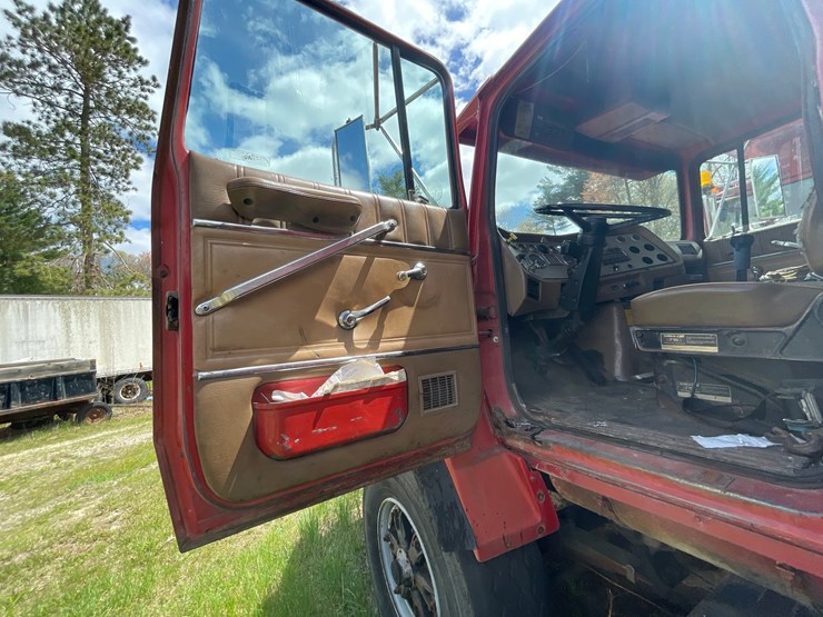 1988-ford-l9000-image-36