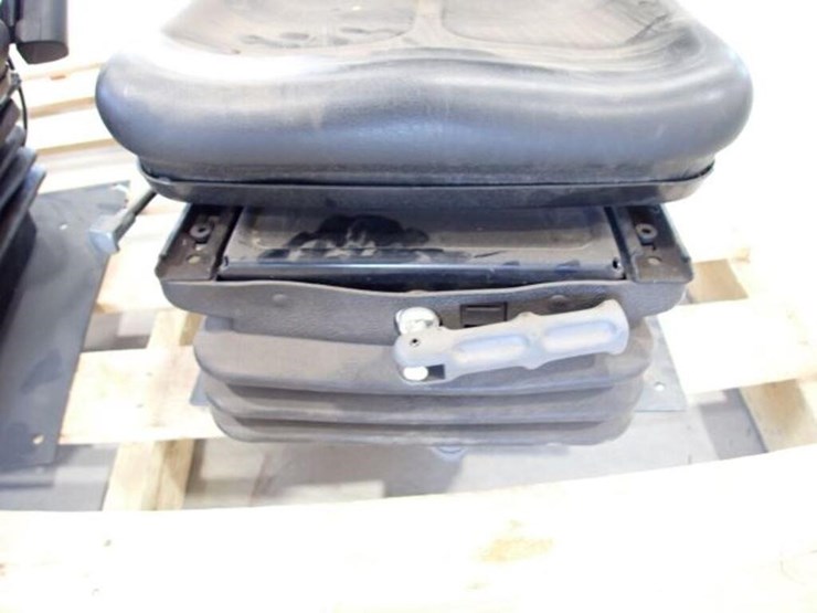 qty-of-(2)-cobo-tractor-seats-image-11