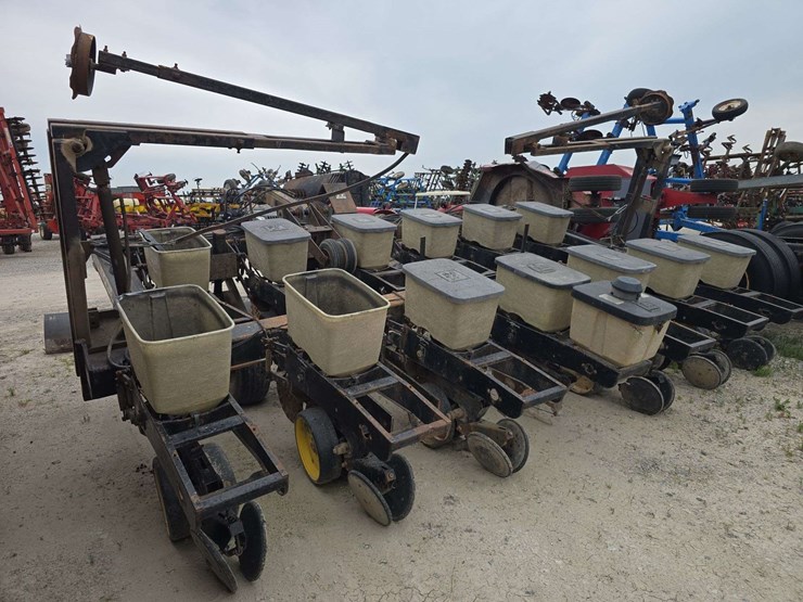 black-machine-12-13-image-4