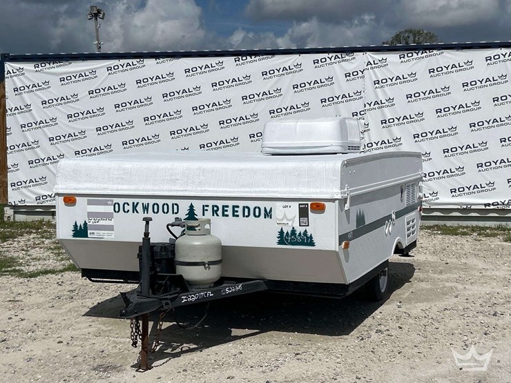 forest-river-rockwood-freedom-pop-up-camper.-image-1